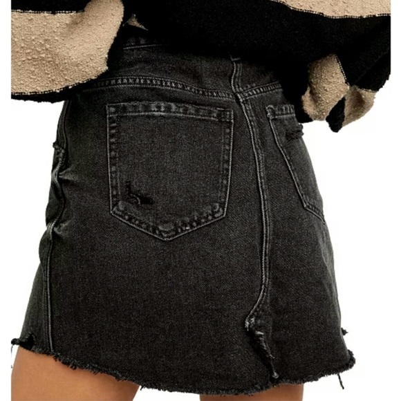NWT- Free People Brea Cut Off dark Denim
Skirt size 28 - Picture 2 of 13